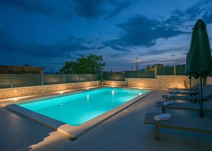 Vila Sorelle With A Swimming Pool *