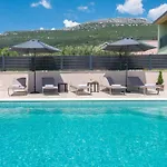 Villa Sorelle With A Swimming Pool Kastel Stari