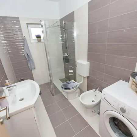 Sorelle With A Swimming Pool Kastel Stari