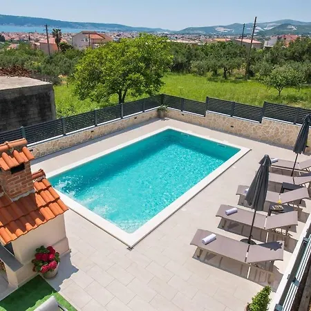 Villa Sorelle With A Swimming Pool Kastel Stari