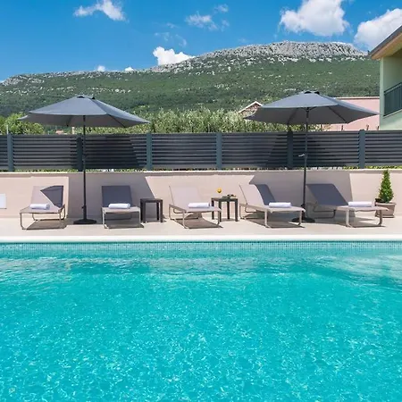Villa Sorelle With A Swimming Pool Kastel Stari
