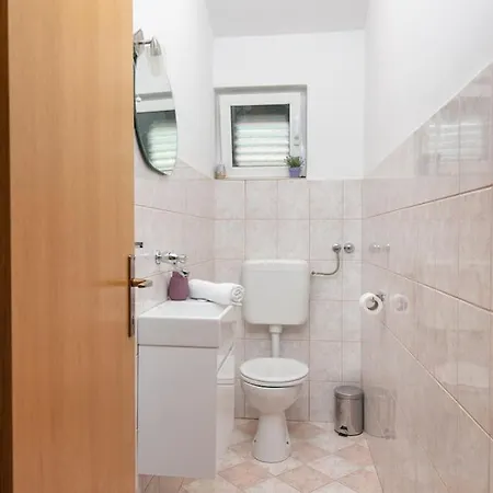 Sorelle With A Swimming Pool * Kaštel Stari
