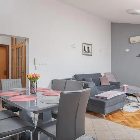 Sorelle With A Swimming Pool Villa