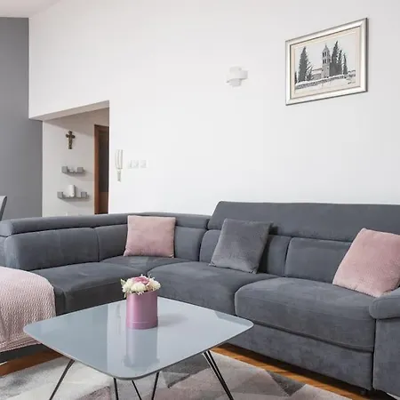 Sorelle With A Swimming Pool Villa Kastel Stari