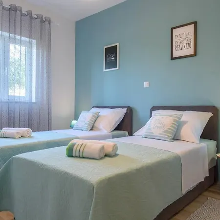 Villa Sorelle With A Swimming Pool Kastel Stari