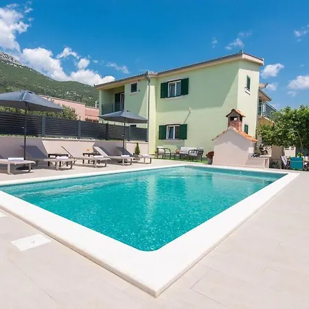 Sorelle With A Swimming Pool