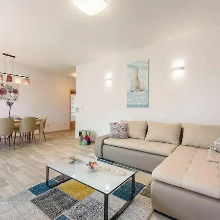 Villa Sorelle With A Swimming Pool *